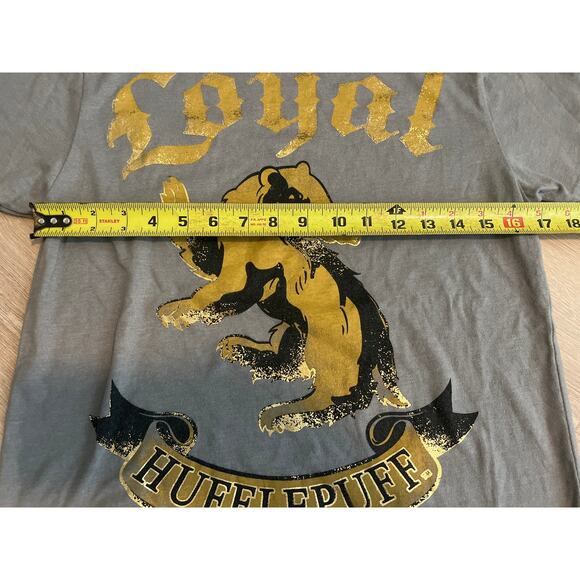 Harry Potter Hufflepuff Gray Tee Size Youth M Universal Studios Wizarding World - Picture 3 of 6